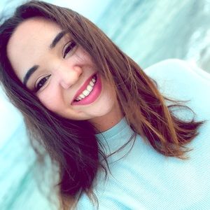 Meet your Posher, Chloe